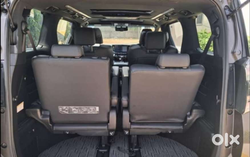 Toyota Vellfire 2.5 Executive Lounge, 2021, Petrol