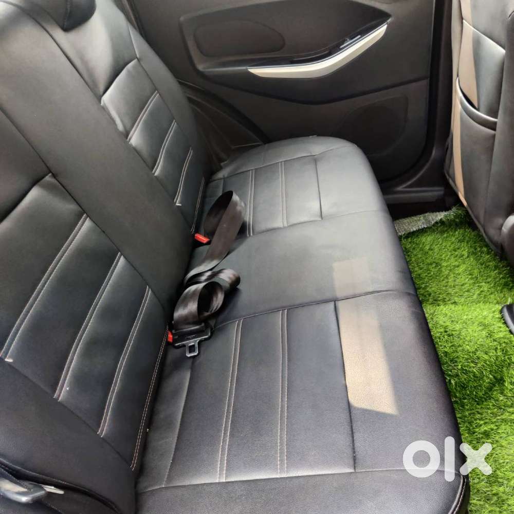 Ford Figo Titanium 1.2 Petrol Mt   2017