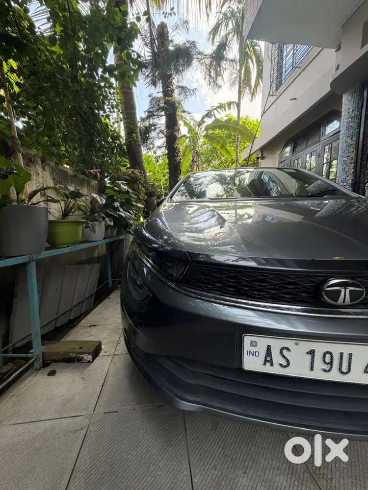 Doctor-owned Altroz Diesel  Half Pric,new One Costs ₹12 Lakh On-road!