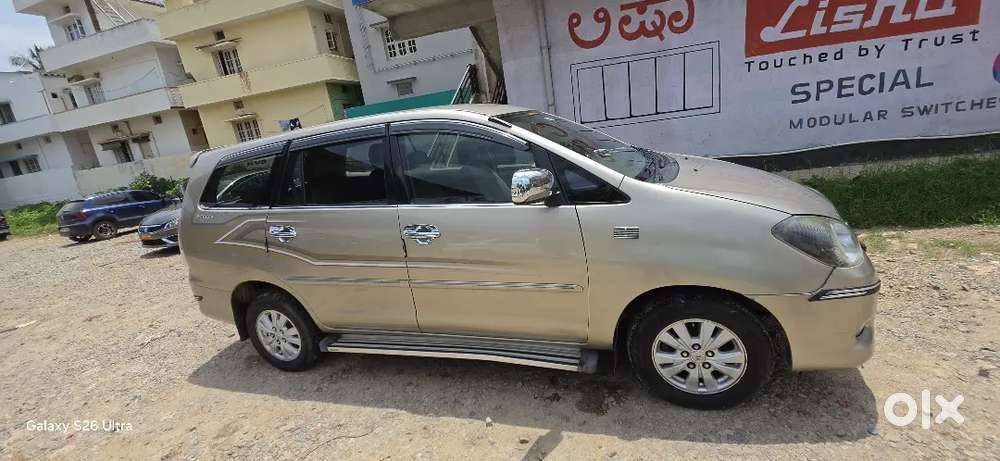Showroom Maintained
Toyota Innova