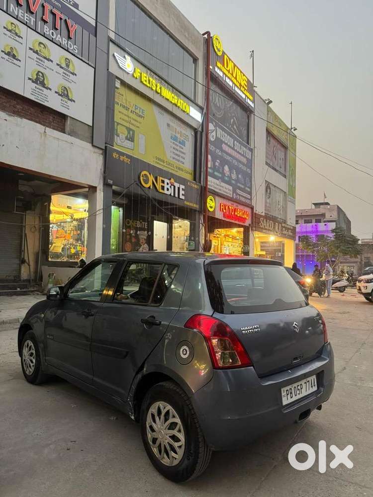 Maruti Suzuki Swift 2009 Petrol 77225 Km Driven