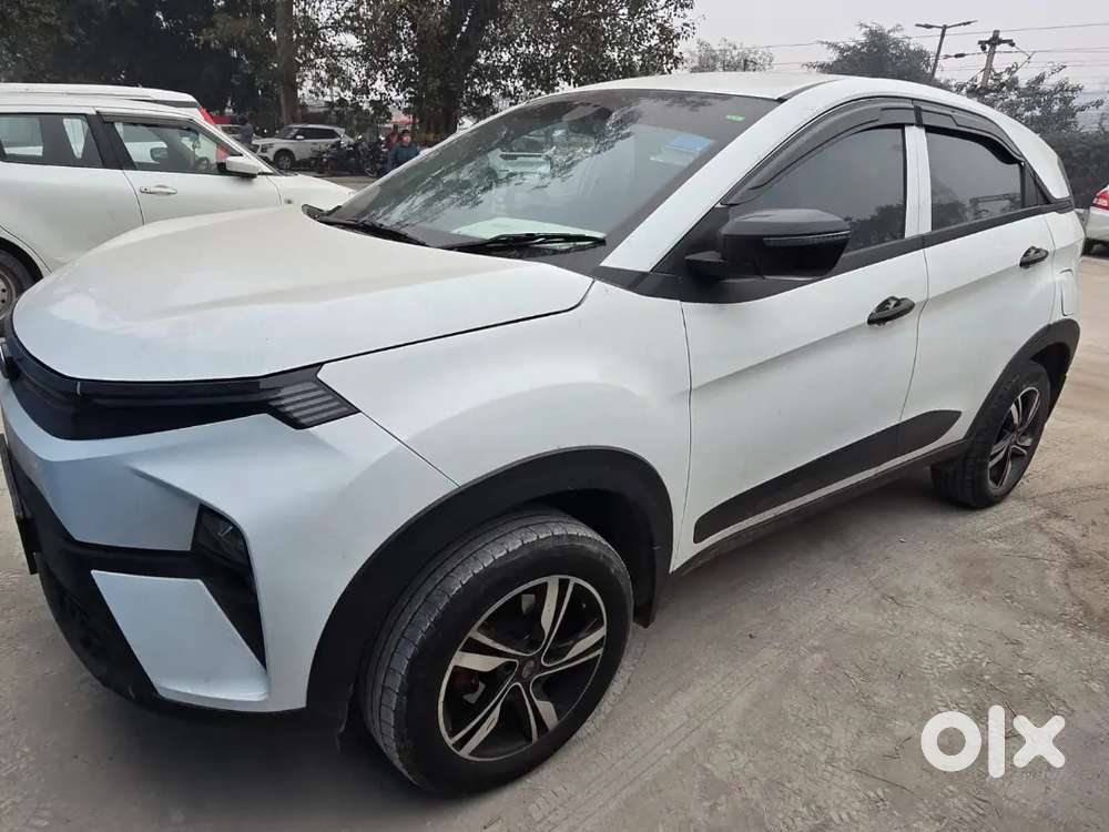 Well-maintained July 2024 [nexon Smart +s] Petrol / Cng Automatic