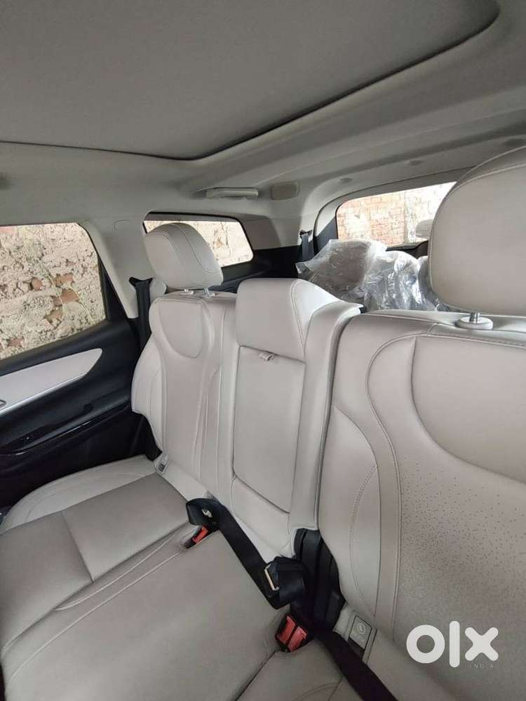 Mahindra Xuv700 2.2 Ax 7 Diesel At Luxury Pack Str Awd, 2022, Diesel