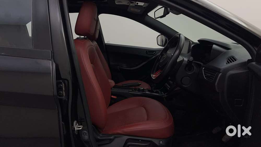 Tata Nexon 1.2 Revotron Xz Plus Luxs Red Dark Edition Amt, 2023, Pet..