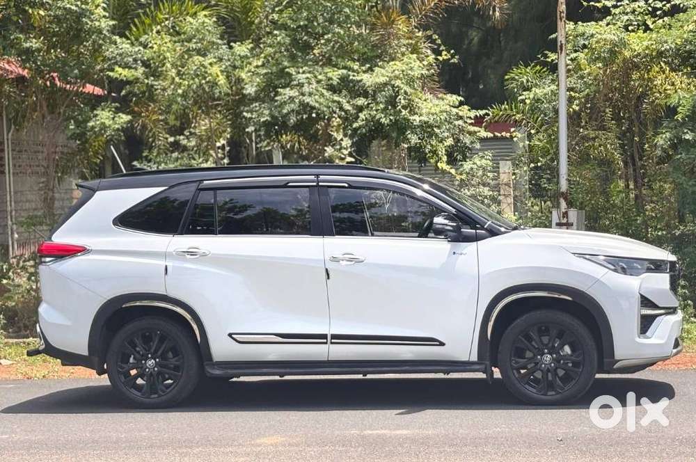Toyota Innova Hycross, 2025, Petrol