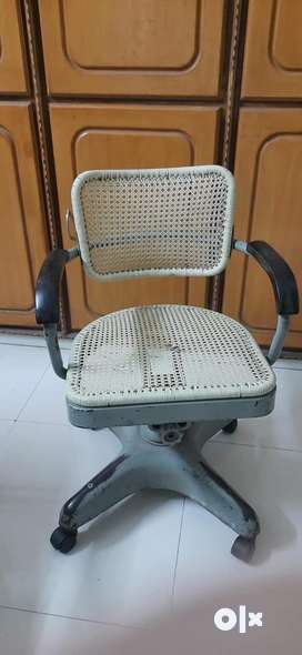 Godrej best sale wire chair