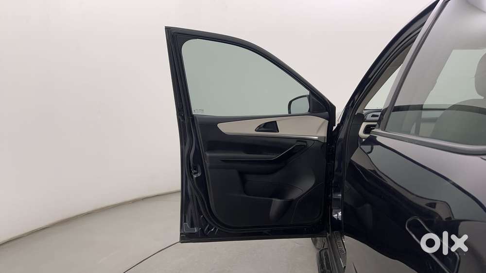 Mahindra Xuv700 2.2 Ax 5 Diesel At 7 Str, 2024, Diesel