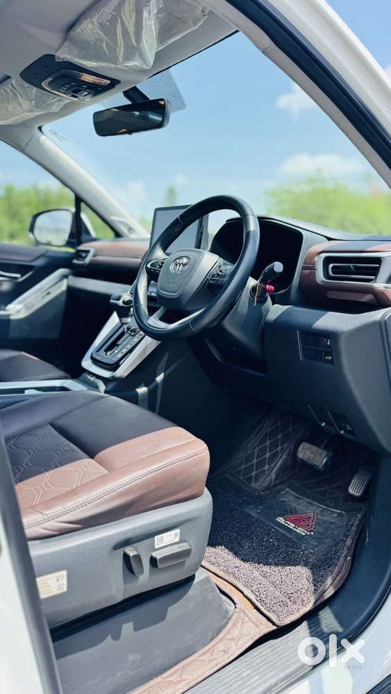 Toyota Innova Hycross 2.0 Zx Hybrid 7 Str, 2024, Cng & Hybrids