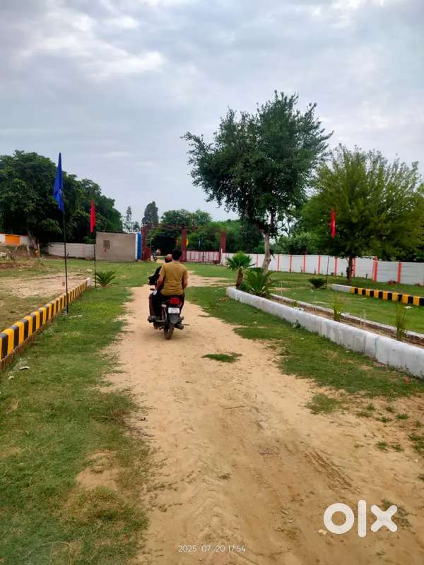 Bahut hi saste damo me plot ab apke shahar Lucknow