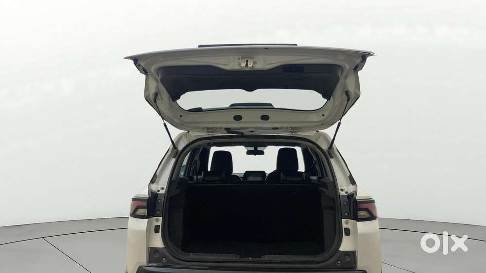 Maruti Suzuki Vitara Brezza 1.5 Vxi At, 2023, Petrol