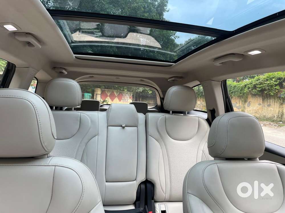 Mahindra Xuv700 2.0 Ax 7 Petrol At Str, 2024, Petrol