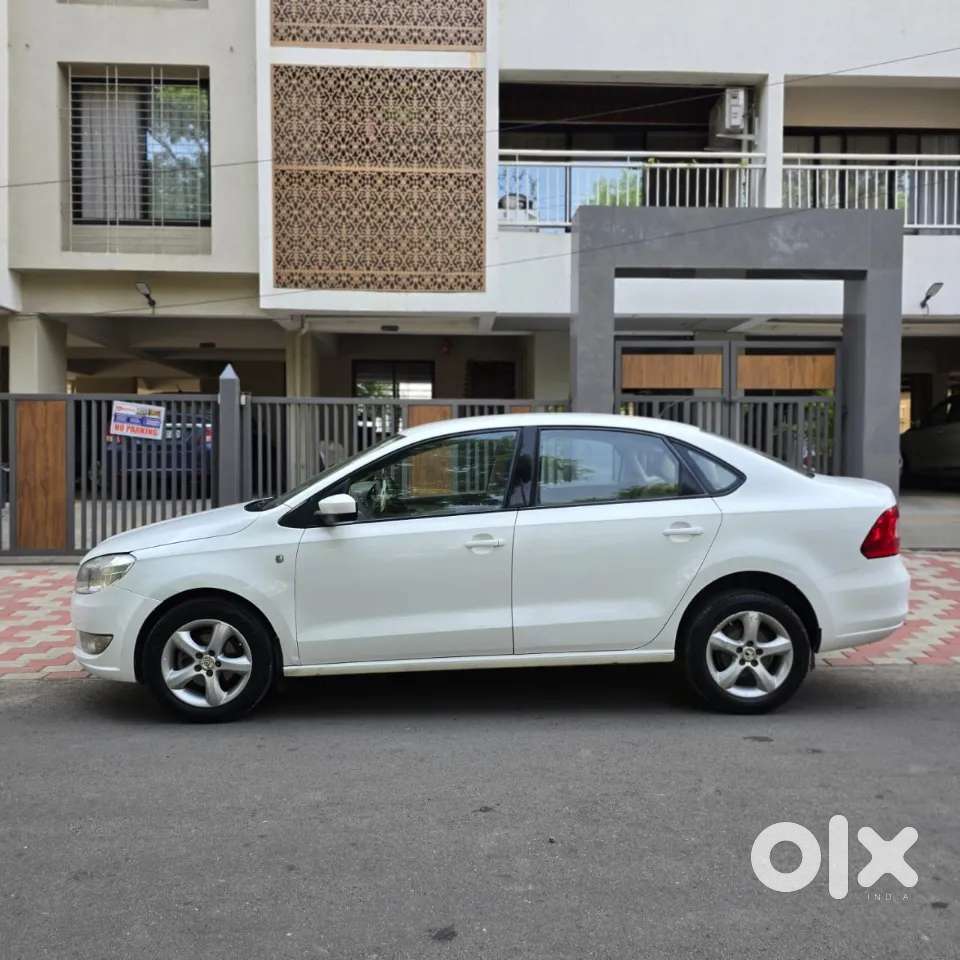 Skoda Rapid Elegance 1.6 Tdi Cr Manual, 2012, Diesel