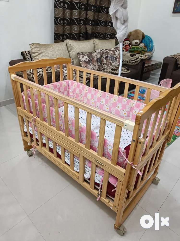 2nd hand baby 2024 crib for sale