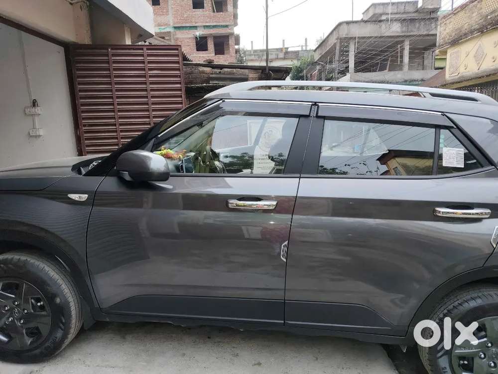 Hyundai Venue 1.2 Kappa Mt S (2023 Model) (only 4800 Km Driven)