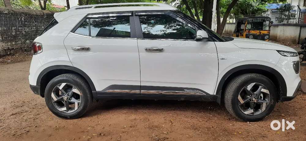 Hyundai Venue 2021 Petrol Well Maintained