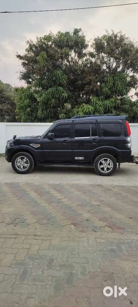 Mahindra Scorpio 2017 Diesel 81200 Km Driven