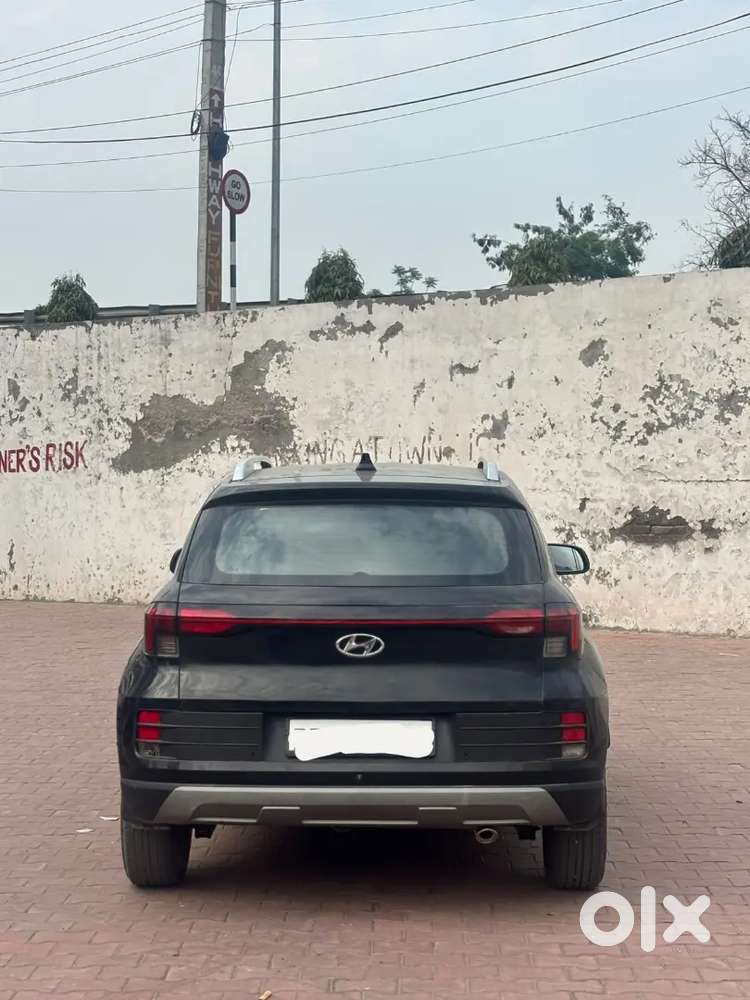 Hyundai Venue 2023 Petrol Well Maintained