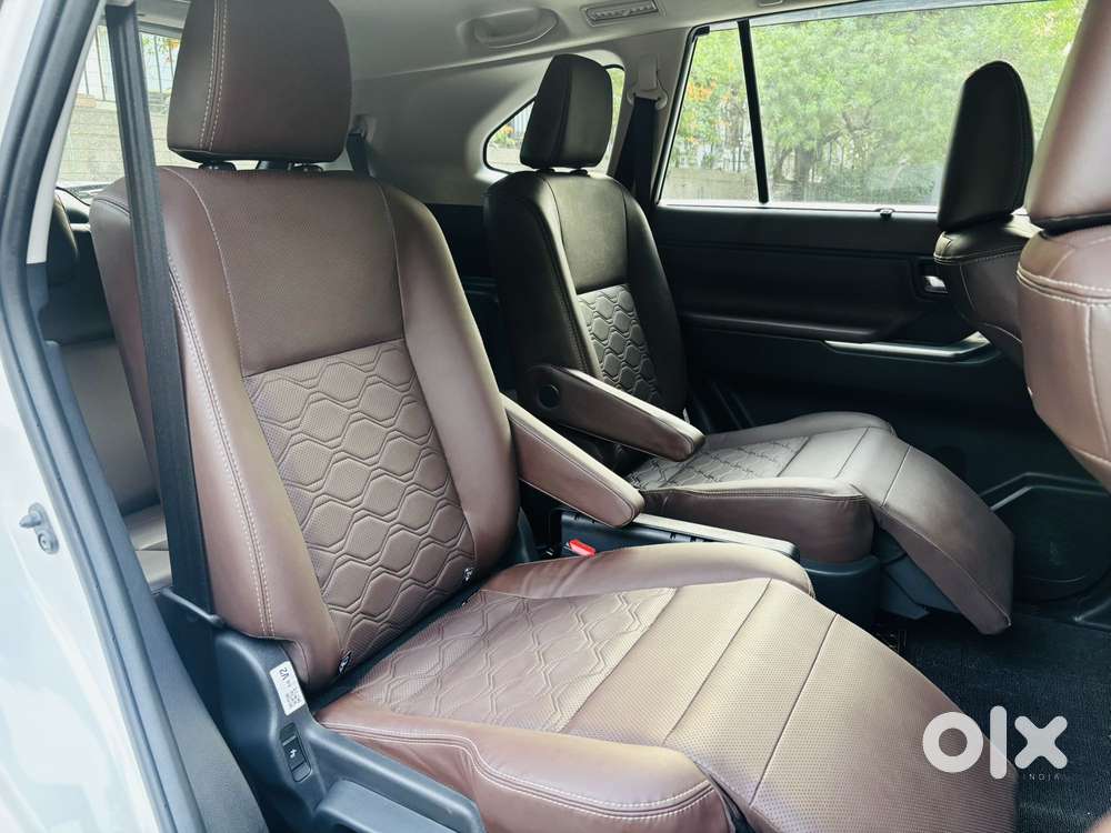 Toyota Innova Hycross 2.0 Zx Hybrid 7 Str, 2025, Petrol
