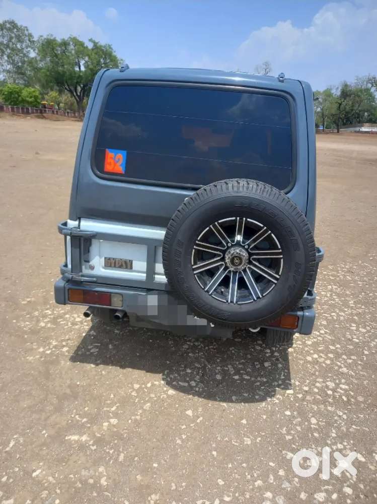 Zipsay - Disel   Enjine- Issuji-  With A C - 7 Seater- 4 Door Door