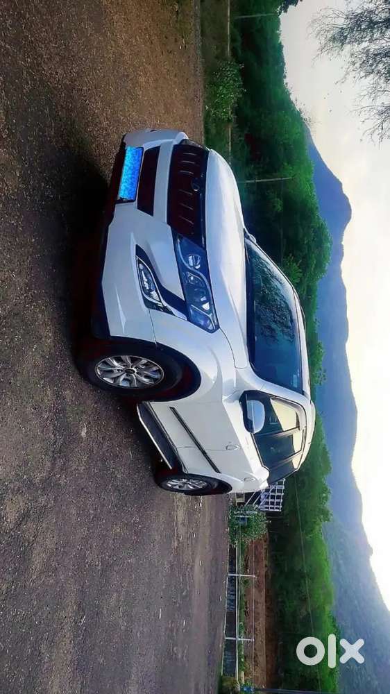 Mahindra Xuv500 W10 - 2017