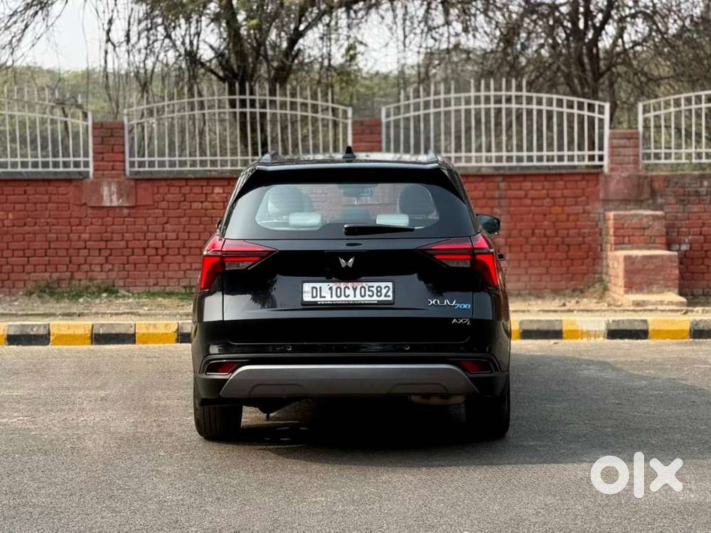 Mahindra Xuv 7oo Ax7 Luxuary Pack At 7 Seater Black