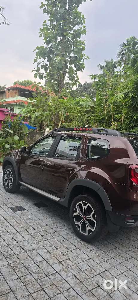 Well Maintained Turbo Petrol Duster.