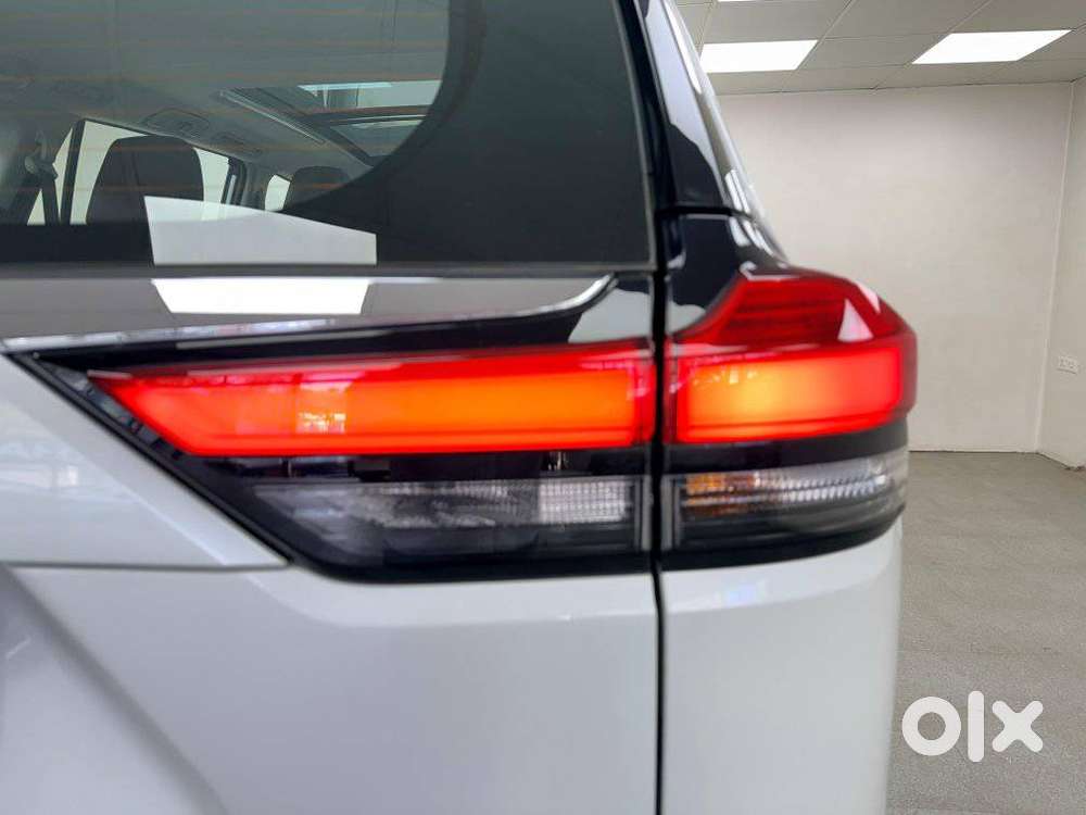 Toyota Innova Hycross 2.0 Zx Hybrid 7 Str, 2025, Petrol