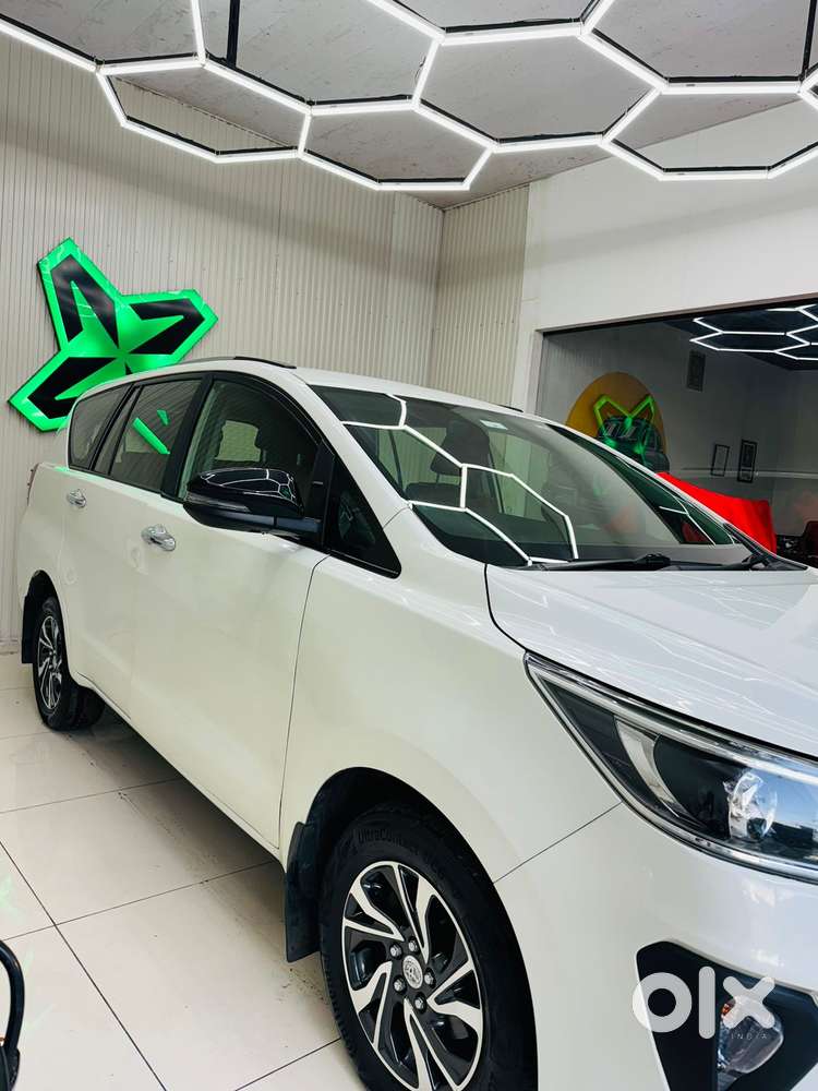 Toyota Innova Crysta 2.8z Automatic, 2016, Diesel