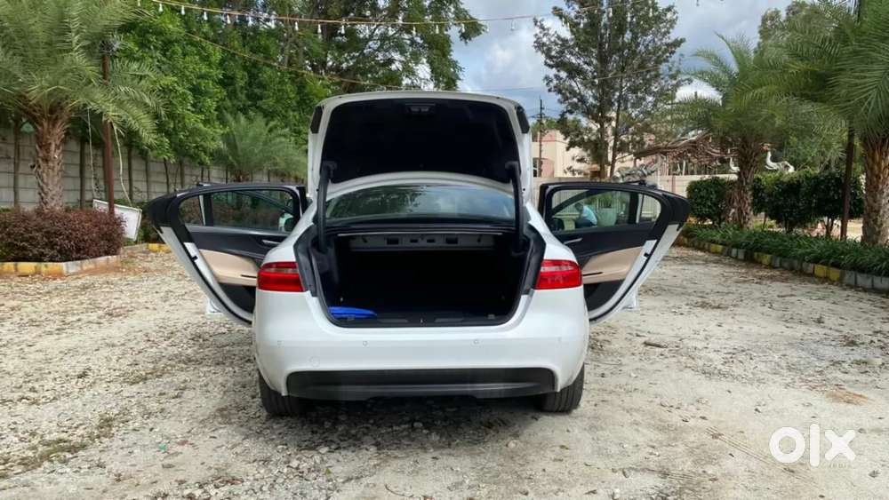 Jaguar Xe Prestige, 2017, Petrol