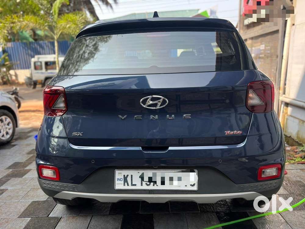 Full Option Hyundai Venue Petrol 2021 Well Maintained