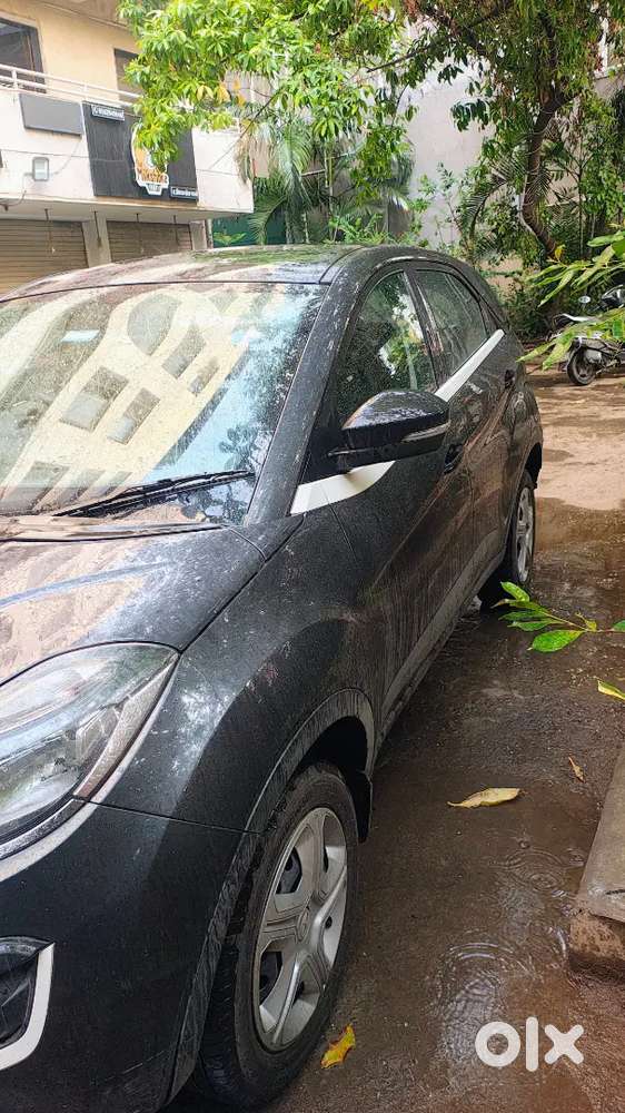 (direct Owner)nexon Petrol Brand New Tyres, Battery & Recently Servic