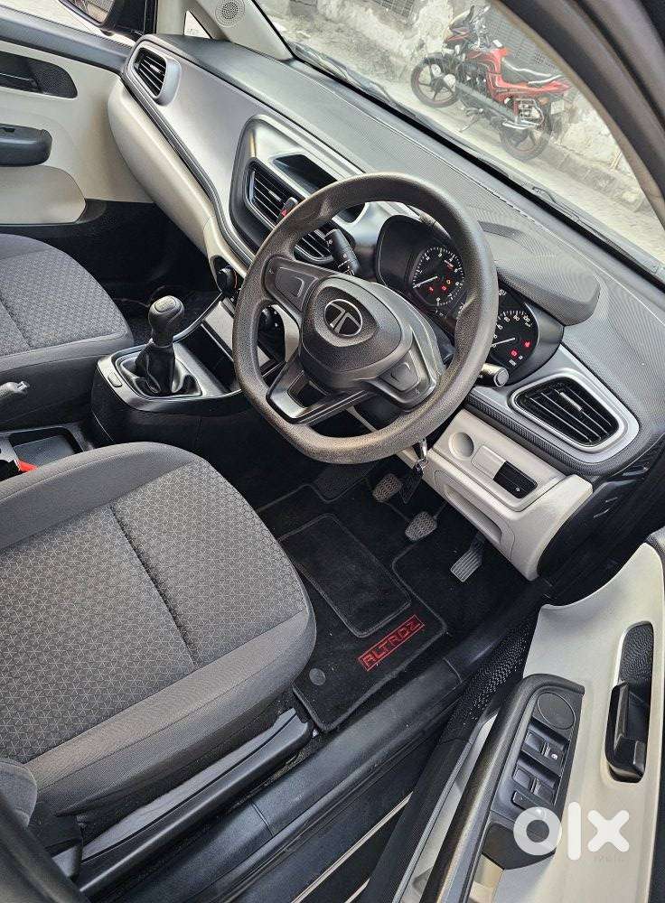 Tata Altroz 1.2 Xe, 2024, Petrol