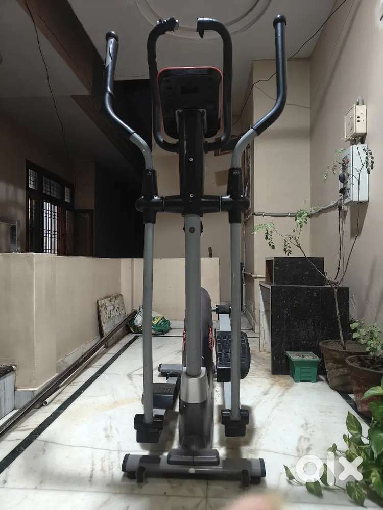 Exercise Cycle with Moving Handlebars &ndash; Good Condition