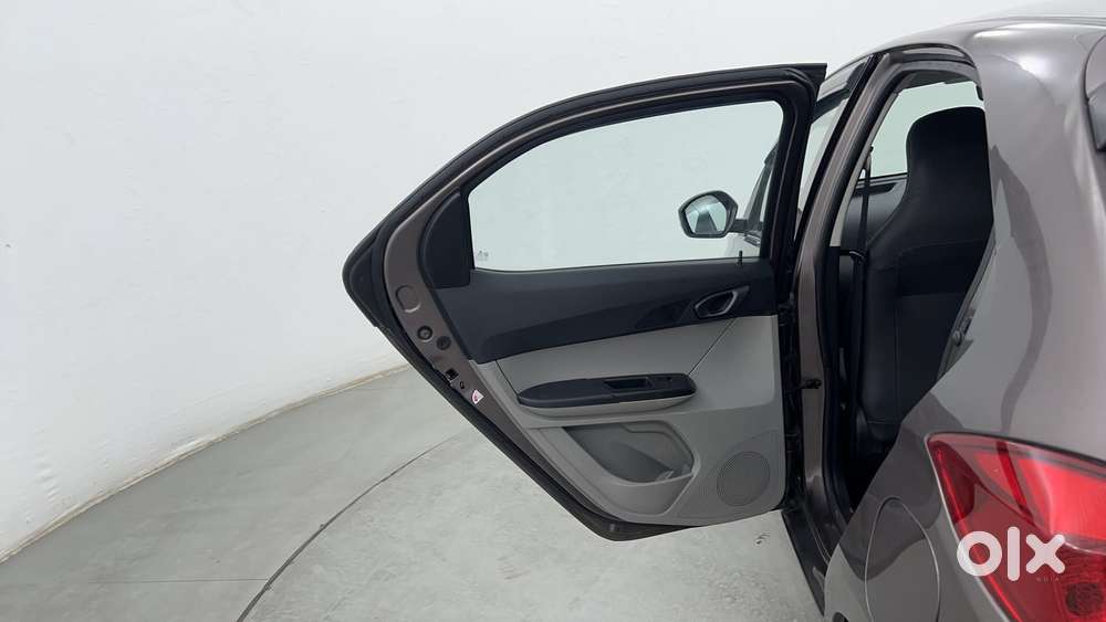 Tata Tiago 1.2 Revotron Xt, 2018, Petrol