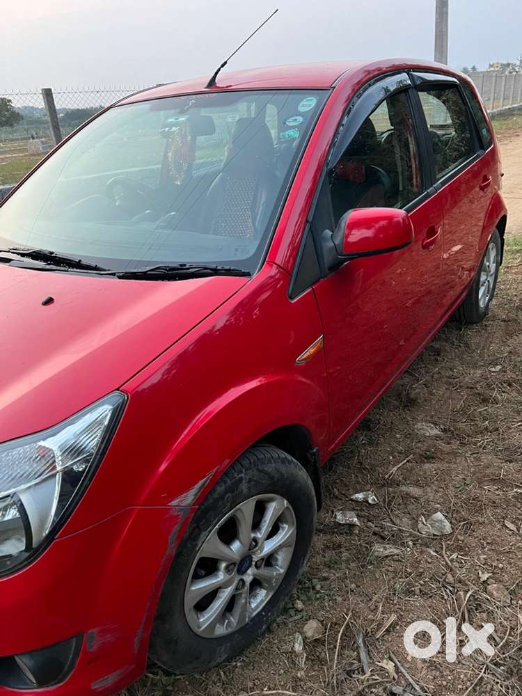 2012 Ford Figo Titanium Petrol