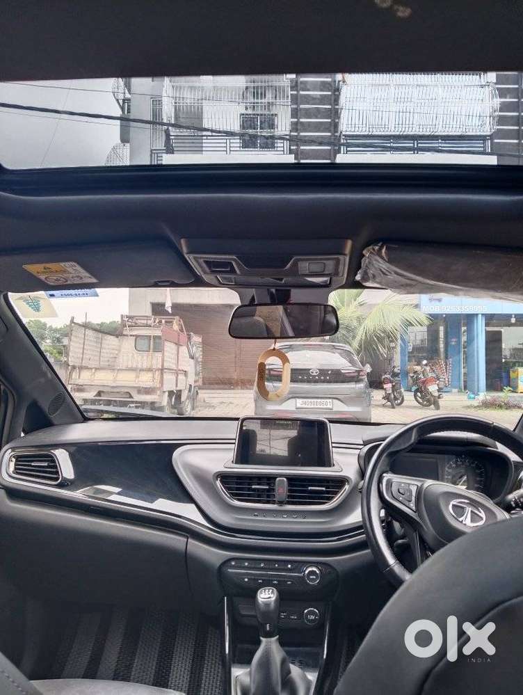 Tata Altroz Xz Plus (s), 2023, Petrol