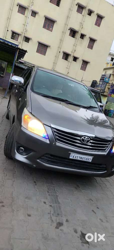 Toyota Innova Diesel 2013 Variant