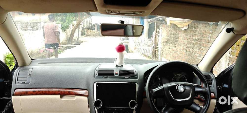 Skoda Laura Ambiente At 2.0 Tdi Cr (2012) – Diesel Automatic ₹3,50,000