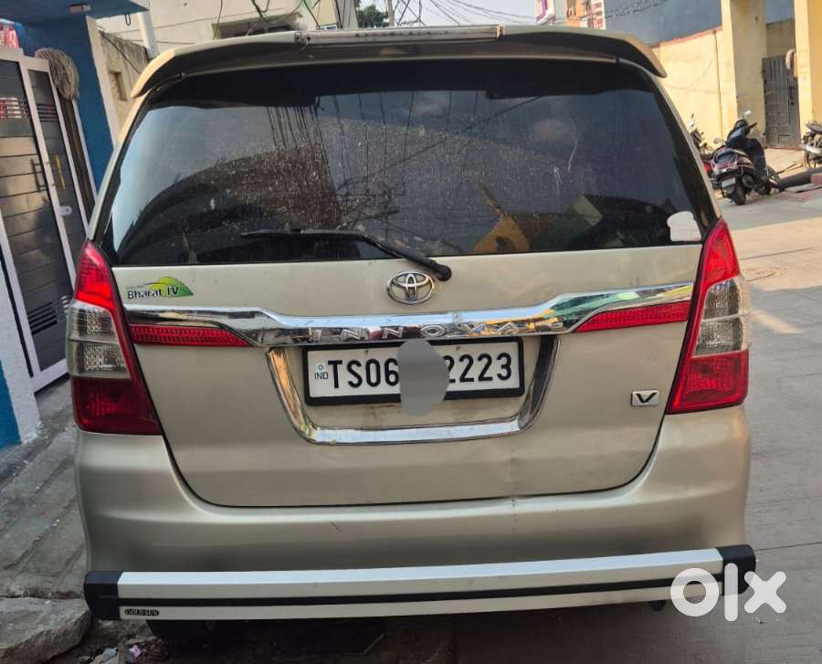 Toyota Innova 2.5 Vx 8 Seater Bs Iv, 2014, Diesel