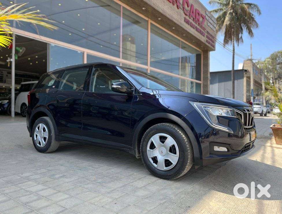 Mahindra Xuv700 2.0 Ax 3 Petrol Mt 5 Str, 2022, Petrol