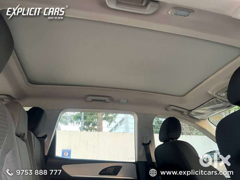 Mahindra Xuv700 2.0 Ax 5 Petrol Mt 7 Str, 2025, Petrol