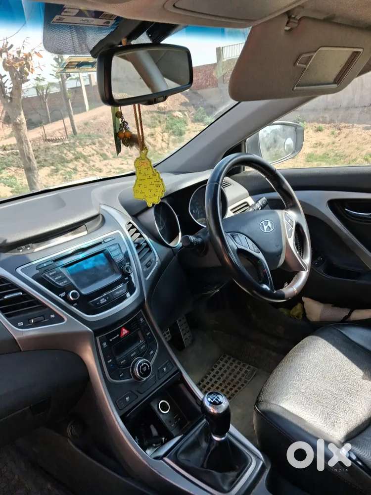 Hyundai New Elantra 2015 Diesel 107000 Km Driven