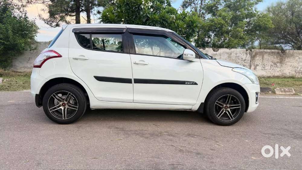 Maruti Suzuki Swift Amt Vvt Vxi, 2017, Petrol