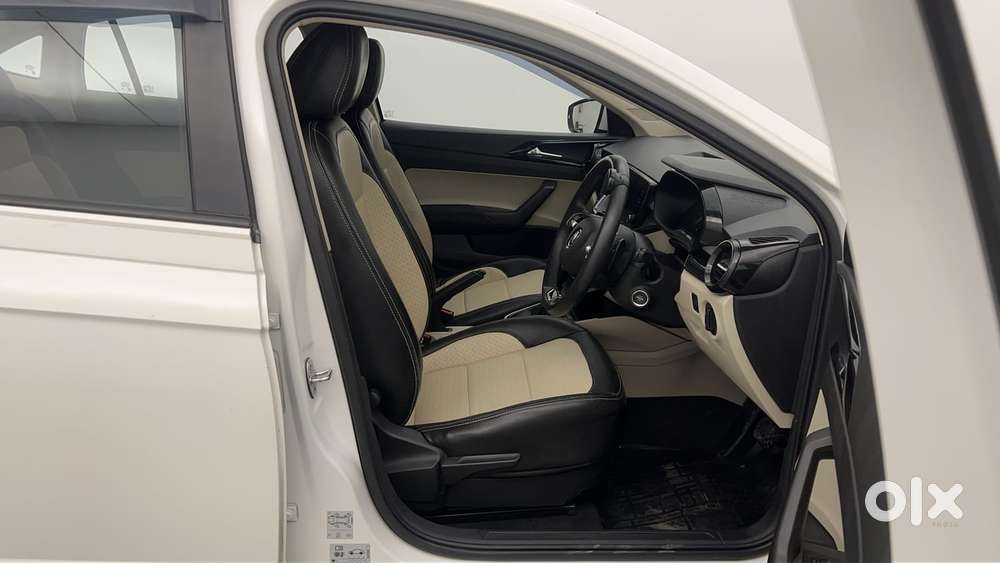 Skoda Slavia Ambition 1.0l Tsi At, 2023, Petrol