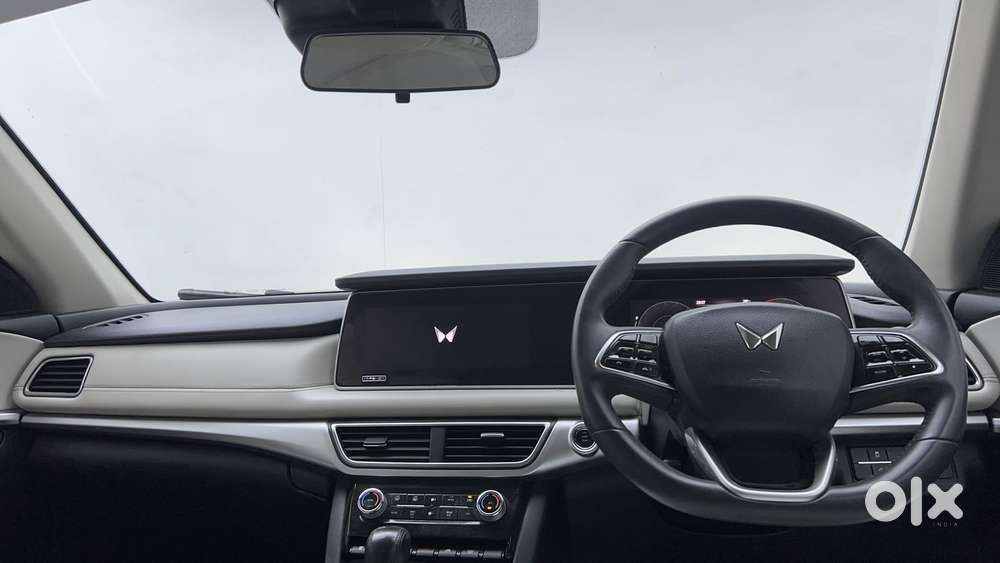 Mahindra Xuv700 2.0 Ax 7 Petrol At Str, 2022, Petrol