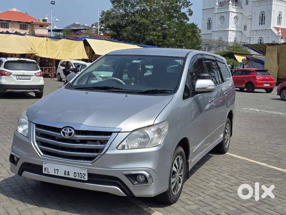 Toyota Innova 2015 V Model 8 Str..re...up To Kl