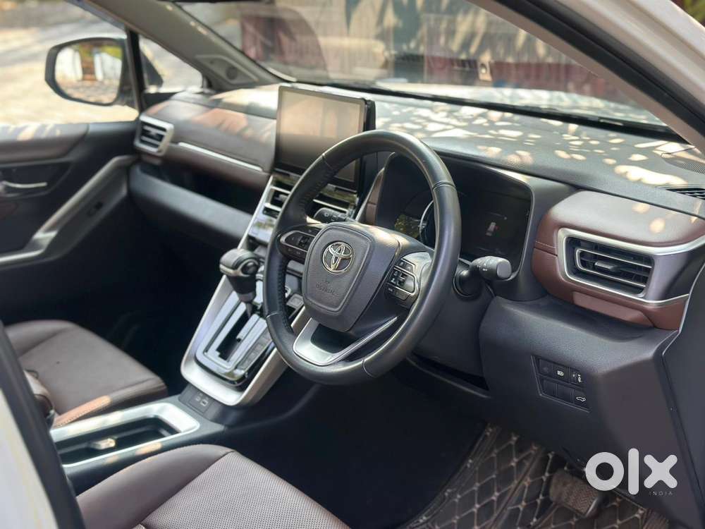 Toyota Innova Hycross 2.0 Zx (o) Hybrid 7 Str, 2024, Petrol