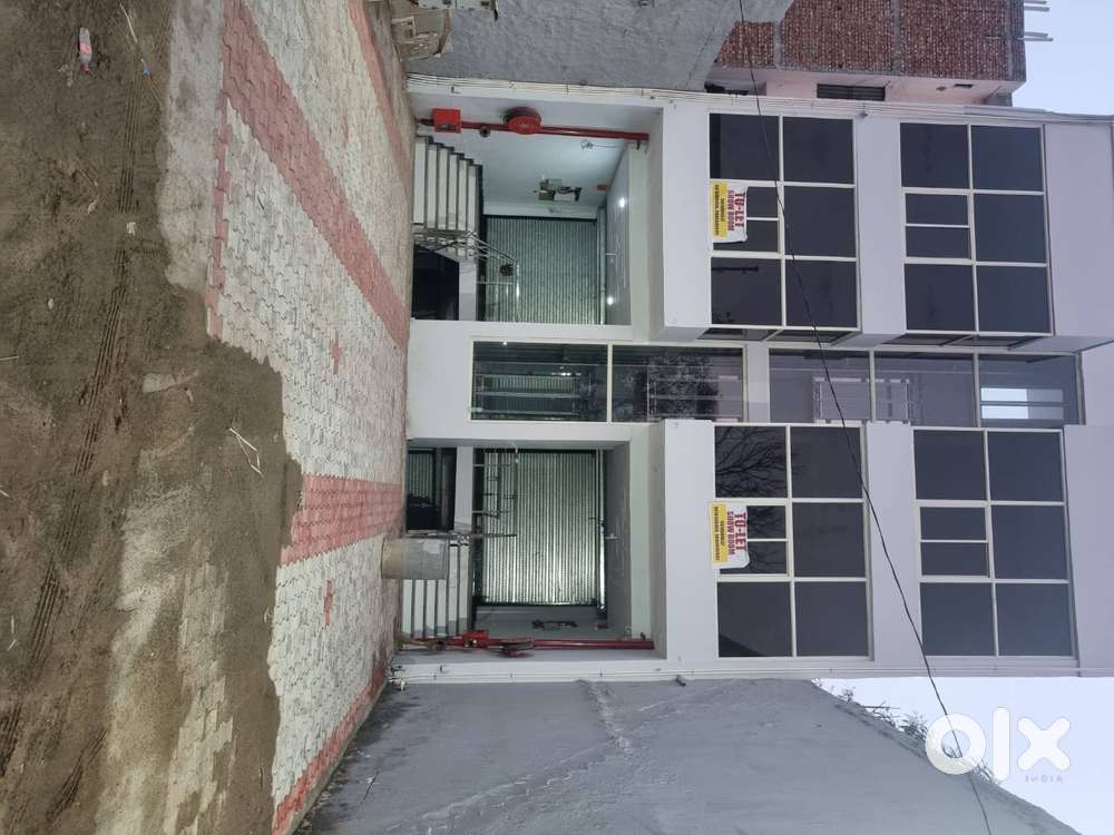 15X50 Showrooms for rent