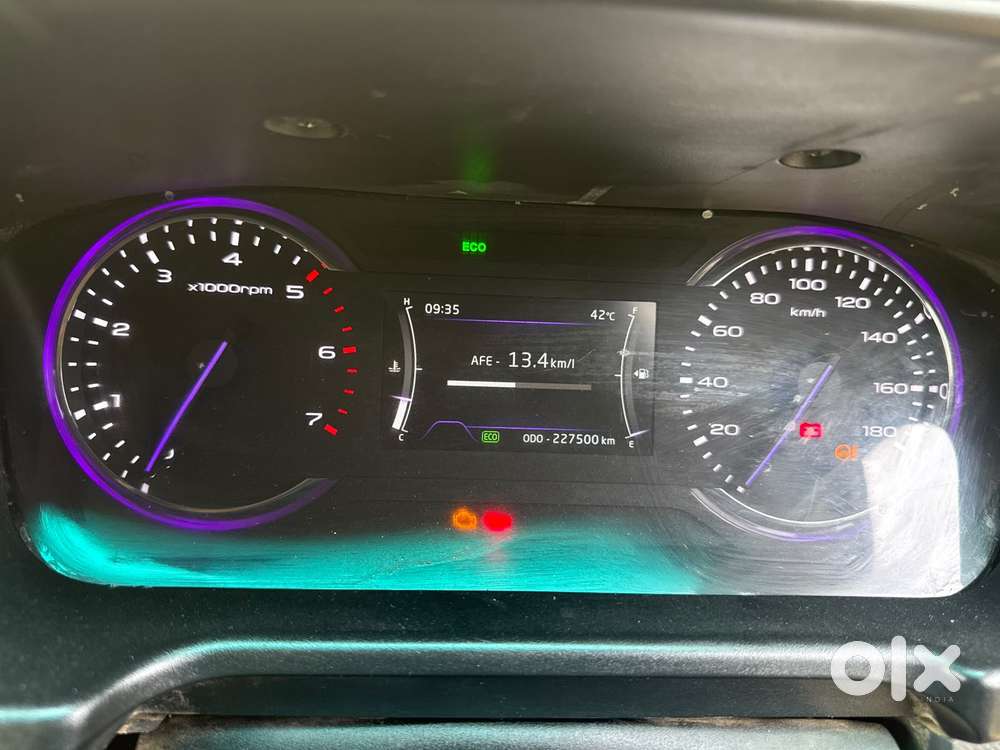 Mahindra Marazzo M6, 2018, Diesel