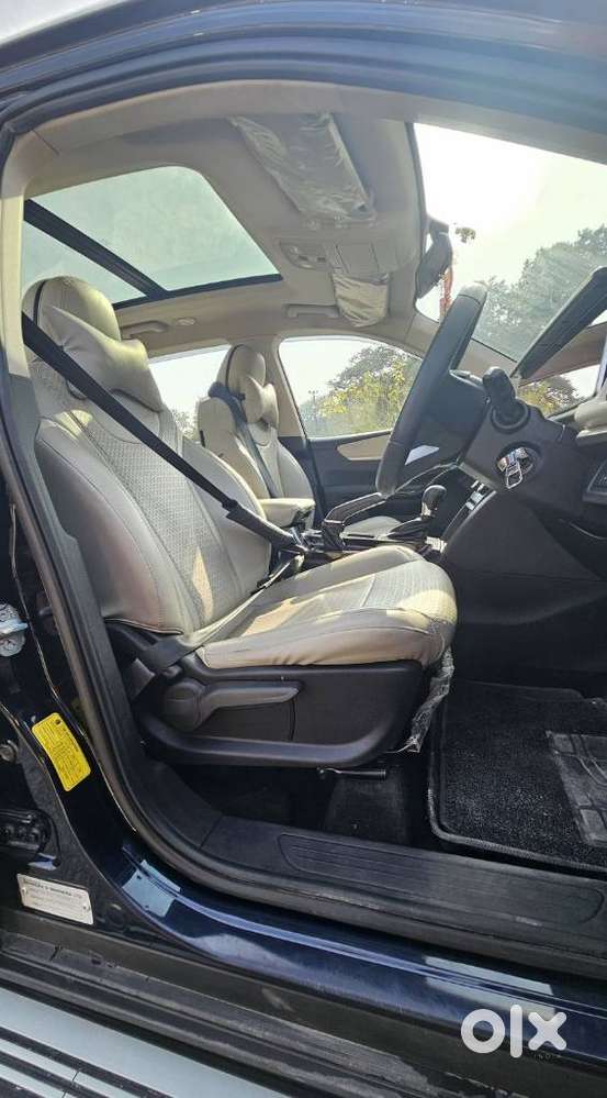 Mahindra Xuv700 2.2 Ax 5 Diesel At Str, 2022, Diesel